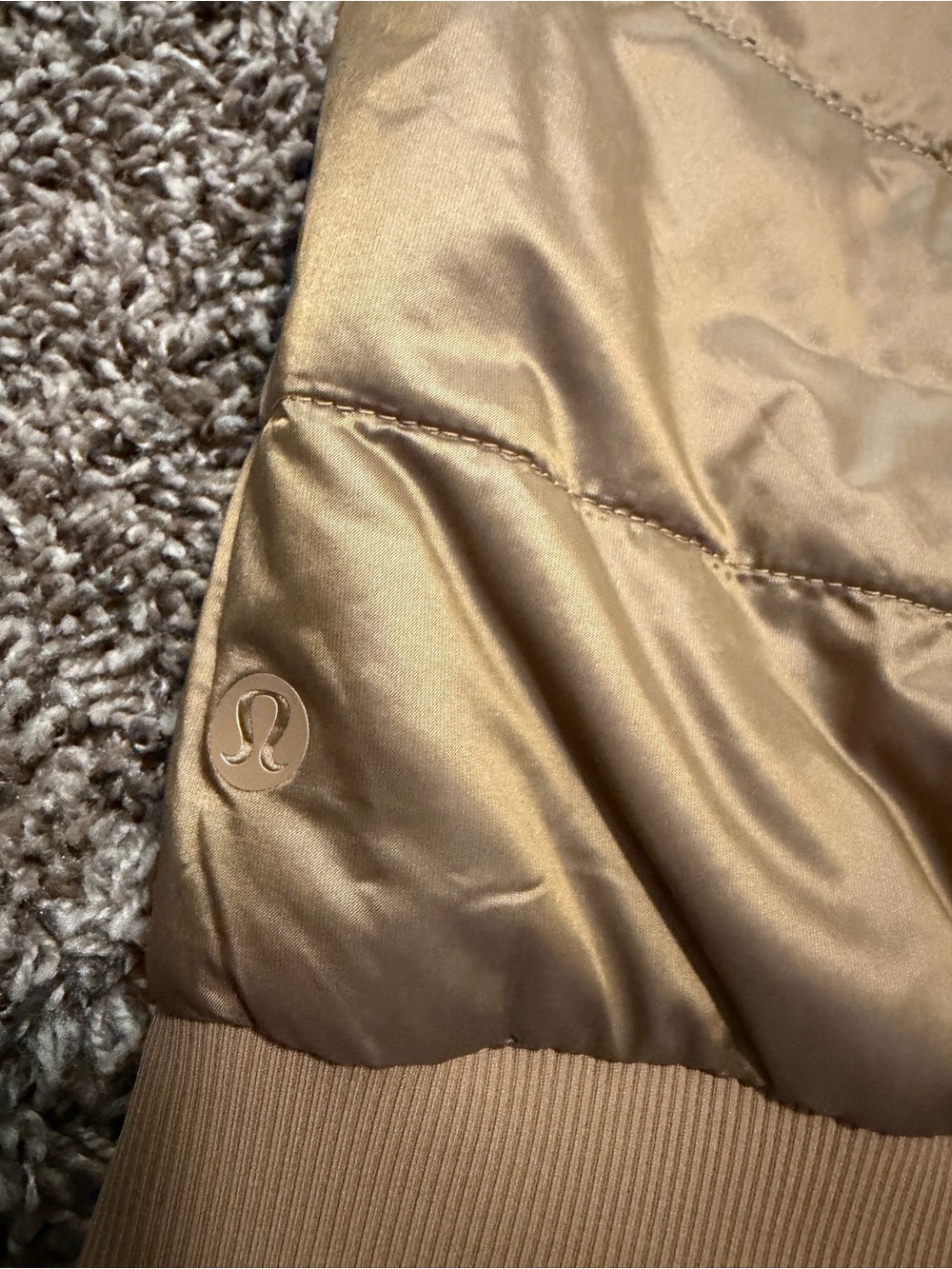 lululemon athletica Shiny Taupe Quilted Sleeveless reversible vest - Picture 4 of 7